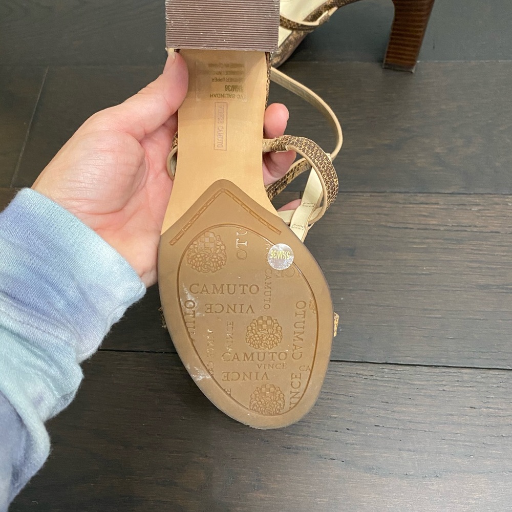 Vince Camuto block heel - Picture 3 of 4